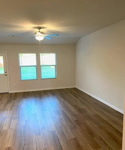 1902 Canyon Ln — Photo 4