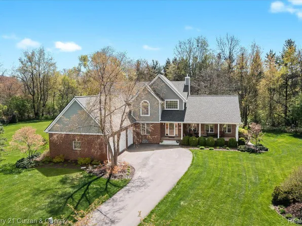 9810 Goldfinch Ct, Saline, MI 48176