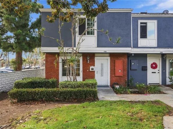 104 Yorktown Ln, Costa Mesa, CA 92626