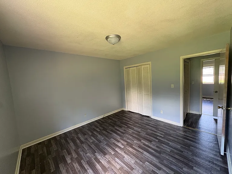 937 Kings Rd #B — Photo 5