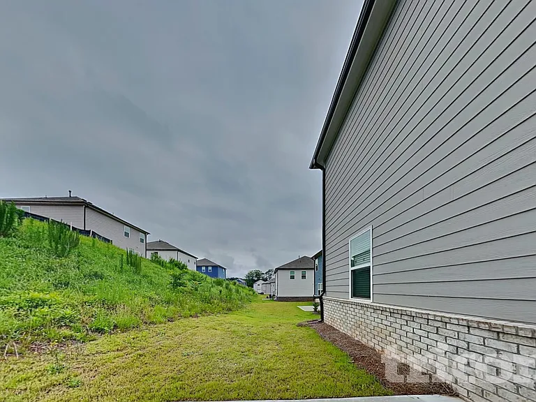 1940 Logan Ln — Photo 16