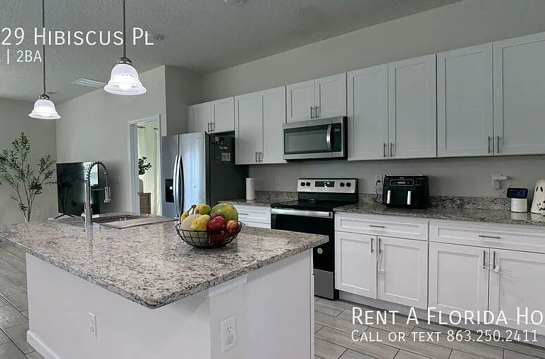 2129 Hibiscus Pl — Photo 3