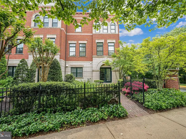 12122 Kinsley Pl, Reston, VA 20190