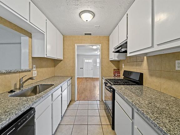 3rd image of 1405 W Ellaine Ave