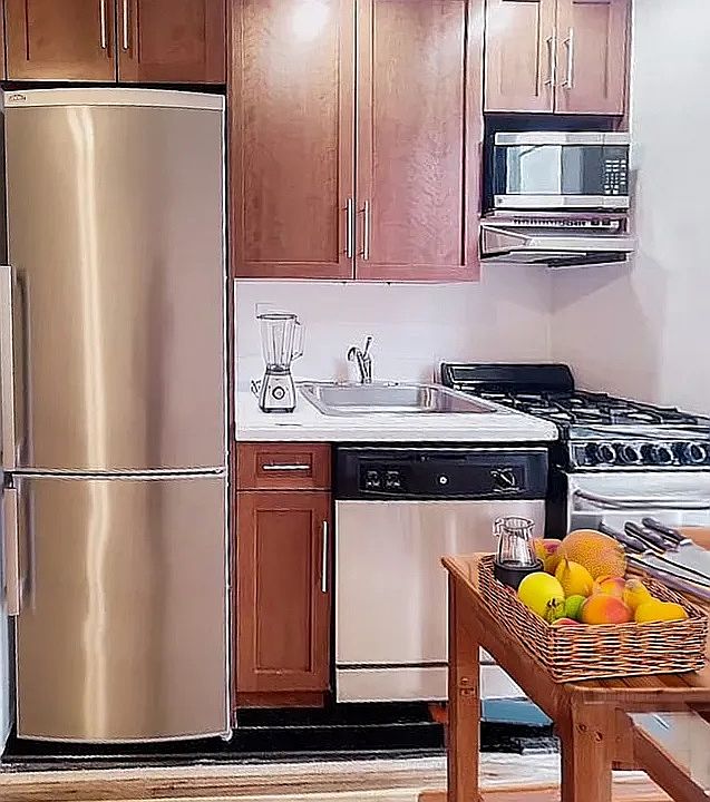 2nd image of 214 E 51st St APT 1a