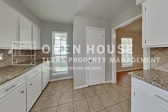 1920 Crooked Creek Ln — Photo 7