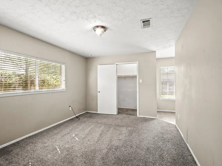 8326 Swan Meadow Ln — Photo 4