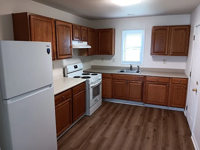 524 W Pleasant St — Photo 2