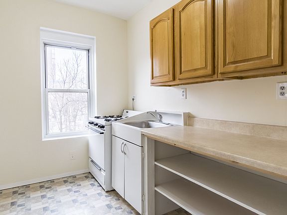 2nd image of 190 Norfolk St APT 5
