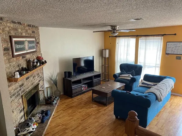 149 Winchester Dr, Euless, TX 76039