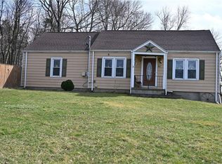 86 Overocker Rd, Poughkeepsie, NY 12603