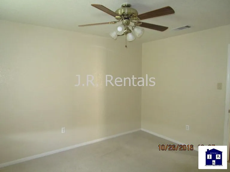 1506 Creek St — Photo 30