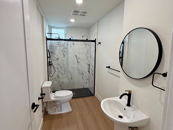 5th image of 1053 Dewey Ave Unit 2