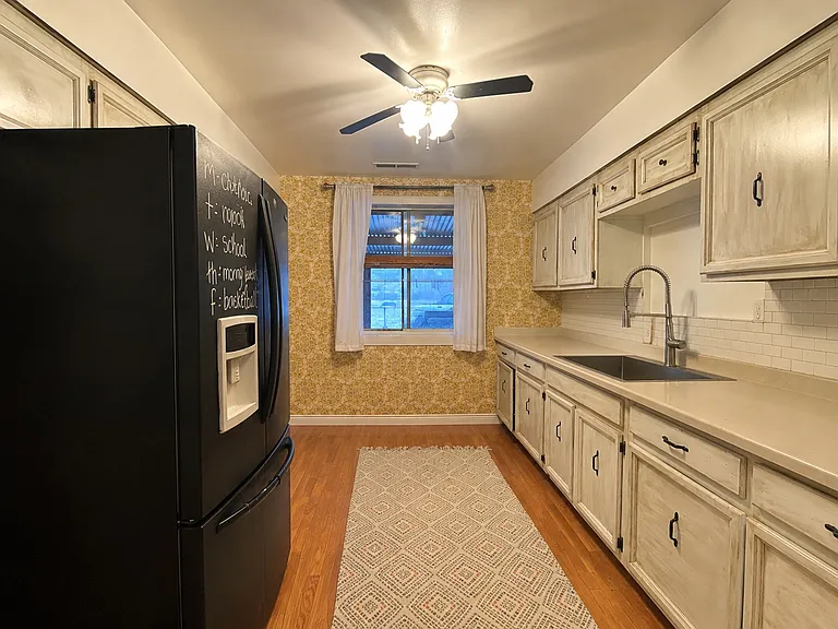 608 E Princeton Ave — Photo 2