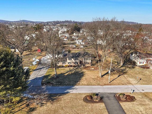 4th image of 31 Ogden Dr