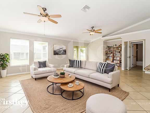 4th image of 614 SW 22nd Ter