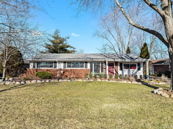 2630 Depew Dr, West Bloomfield, MI 48324