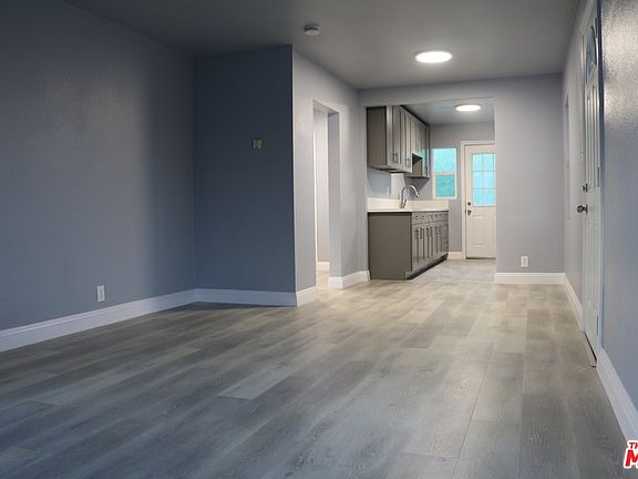3rd image of 2113 N Corlett Ave