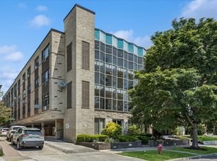 938 North Blvd APT 201, Oak Park, IL 60301