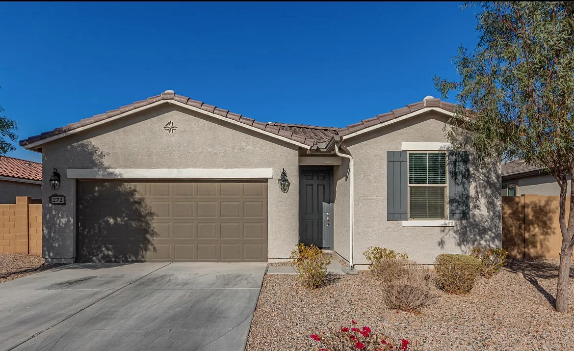 272 E Hawaii Dr — Photo 1