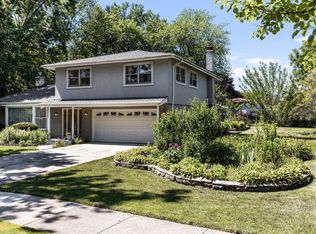 1652 Longvalley Dr, Northbrook, IL