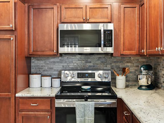 5th image of 1200 Club Rd