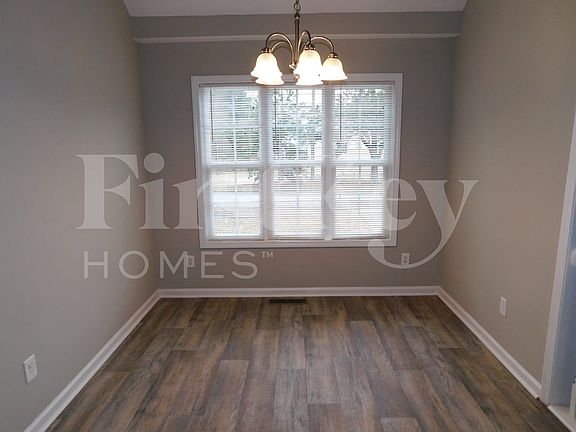 3rd image of 4040 Oglesby Rd
