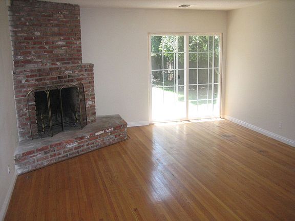 3rd image of 4907 Agnes Ave