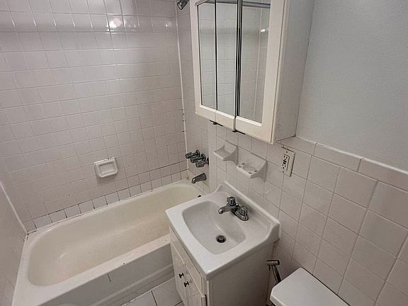 5th image of 349 E 51st St APT 4FE