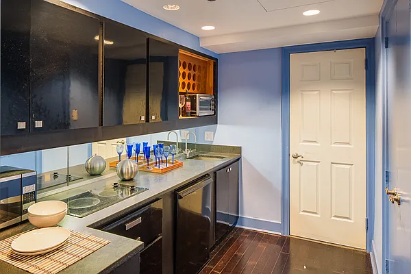 Rented by Luxury Property Group | media 74