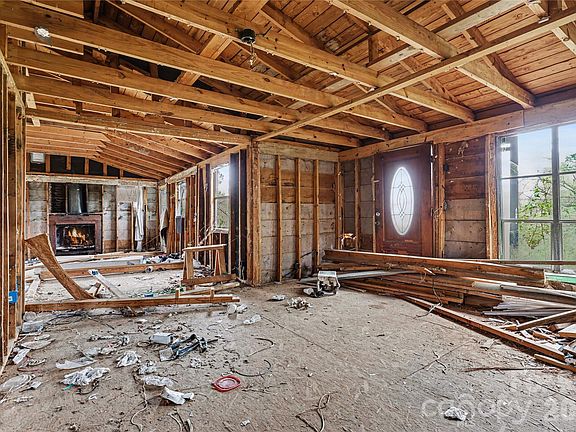 5th image of 220 Hope Hill Rd