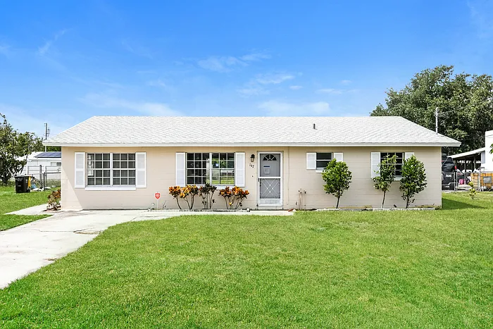 4 bed, 2.0 bath, 1504 sqft, $1,795 — Photo 1