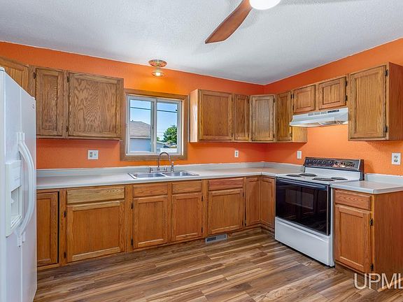 4th image of 1101 W Hughitt St