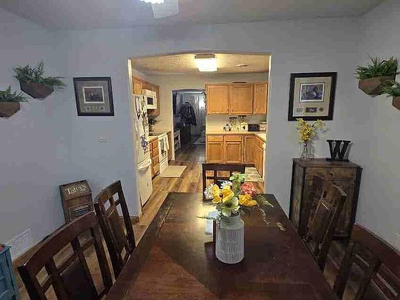 4th image of 115 E 11th St
