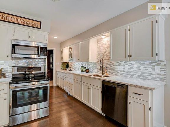 You will love preparing meals in this gourmet kitchen!
