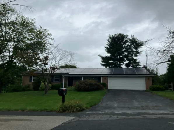 17718 Garden Spot Dr, Hagerstown, MD 21740