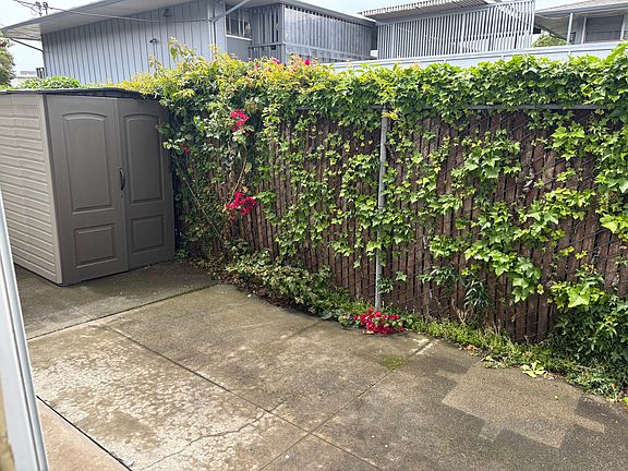 2nd image of 3015 Los Prados St