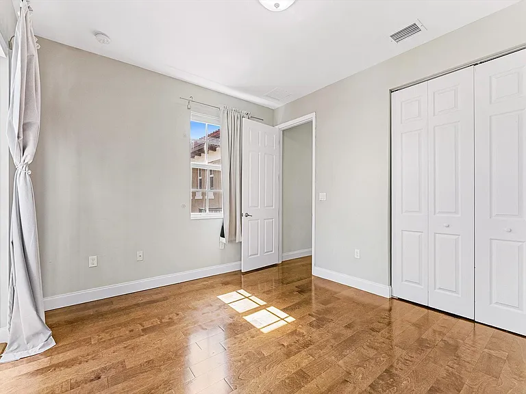 6884 Julia Gardens Dr — Photo 22