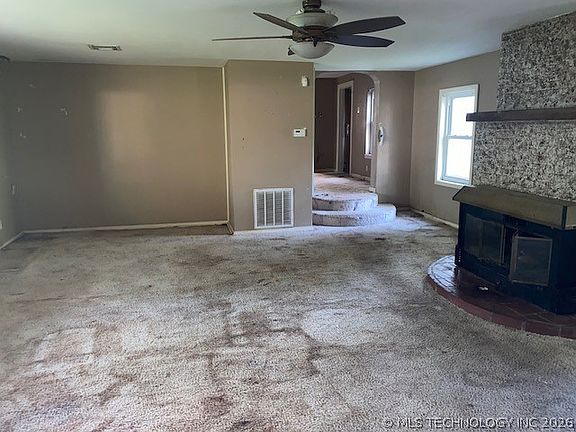 3rd image of 2216 Sallie St