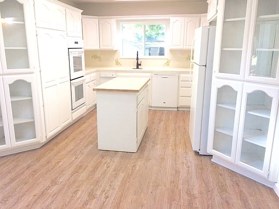 3rd image of 1108 Granito Dr