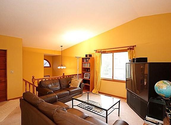 Gorgeous, bright vaulted living room