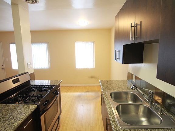 4th image of 924 3/4 Hancock Ave #3