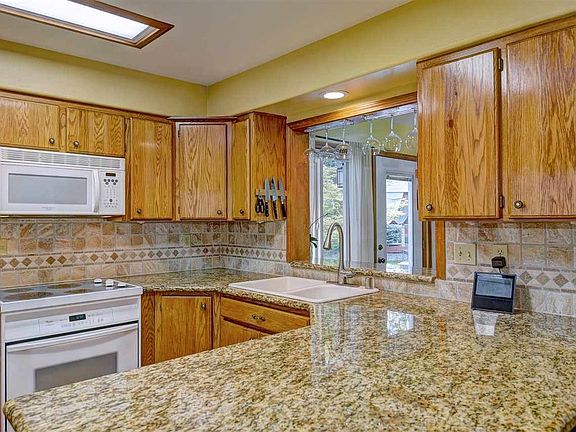 2nd image of 1108 E Chantel Dr