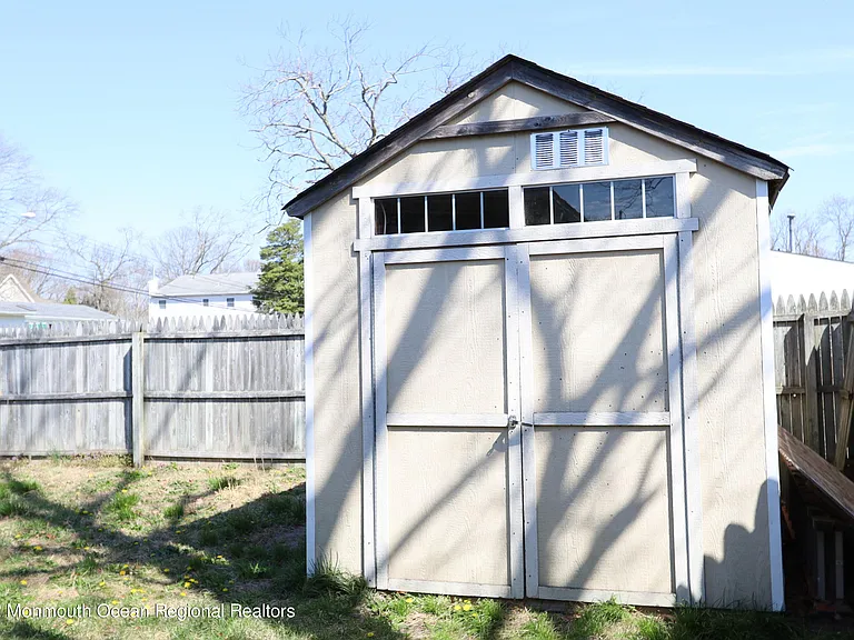 585 Sica Ln — Photo 8