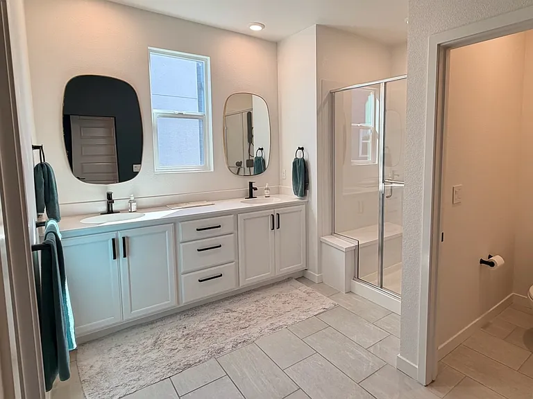 1721 Campbell St — Photo 32