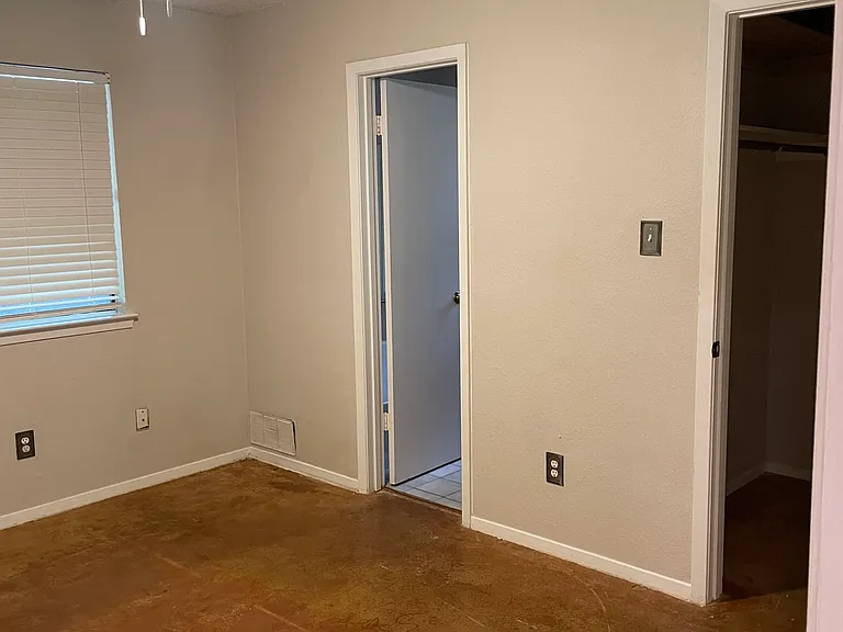 1921 Castle Gate Cir — Photo 3