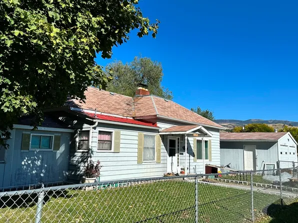 704 3rd Ave S, Plains, MT 59859