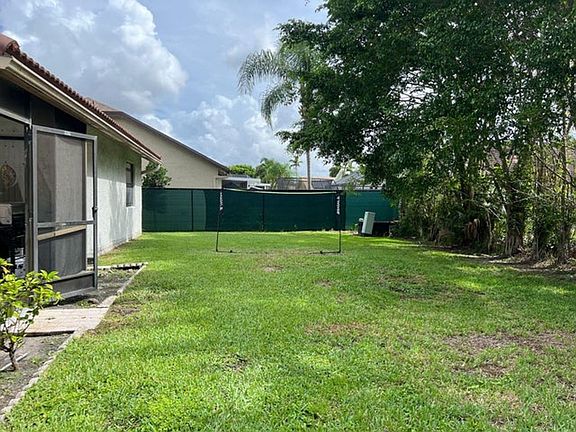 4th image of 5136 NW 49th Ave