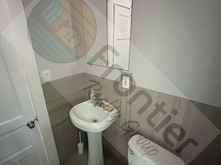 1624 Niagara St #4 — Photo 1