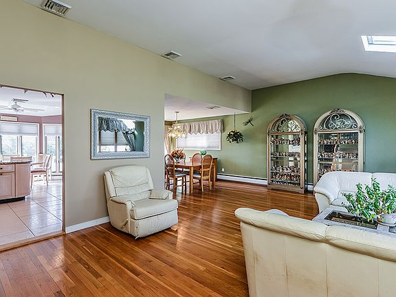 4th image of 114 Harbour View Dr